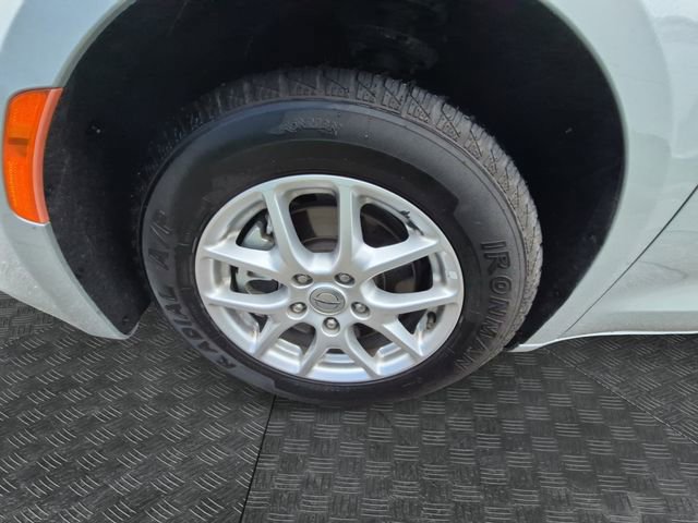 Used 2023 Chrysler Voyager LX FWD image 13