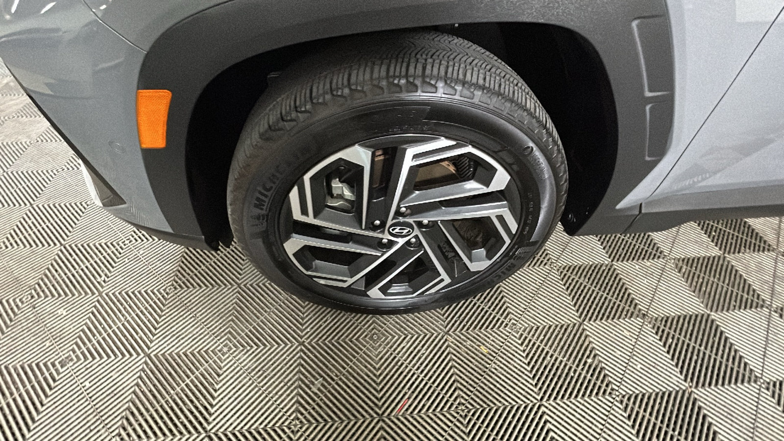 Used 2025 Hyundai Tucson Limited AWD/4WD image 11
