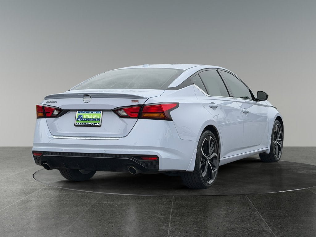 Used 2023 Nissan Altima 2.5 SR w/ SR Premium Package FWD image 9