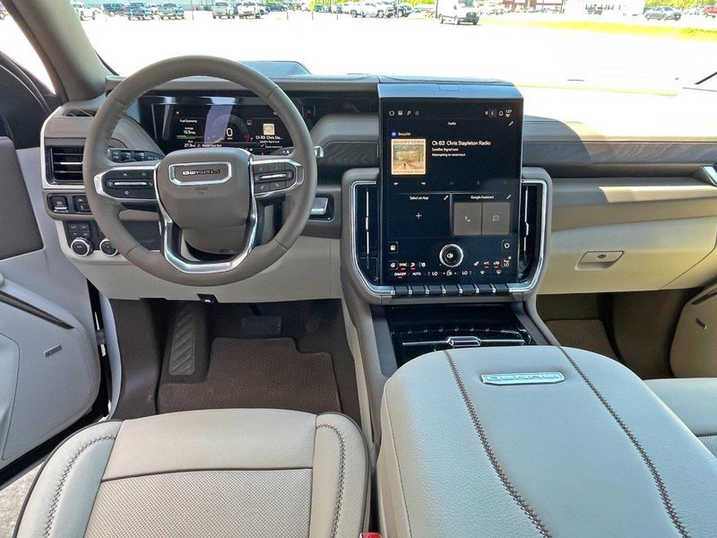 Used 2025 GMC Yukon XL Denali w/ LPO, Illumination Package AWD/4WD image 25