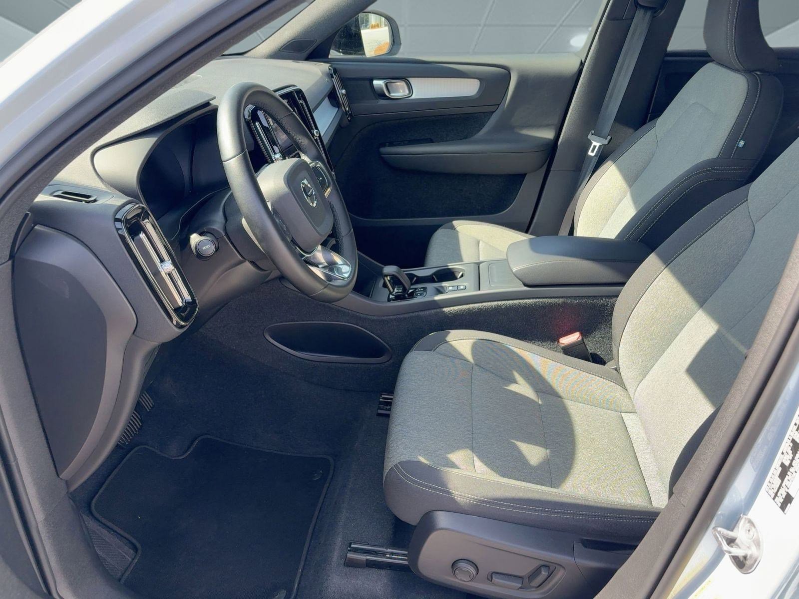 Certified 2024 Volvo XC40 B5 Core image 5