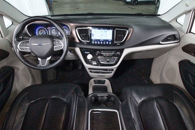 Used 2017 Chrysler Pacifica Touring-L Plus image 5