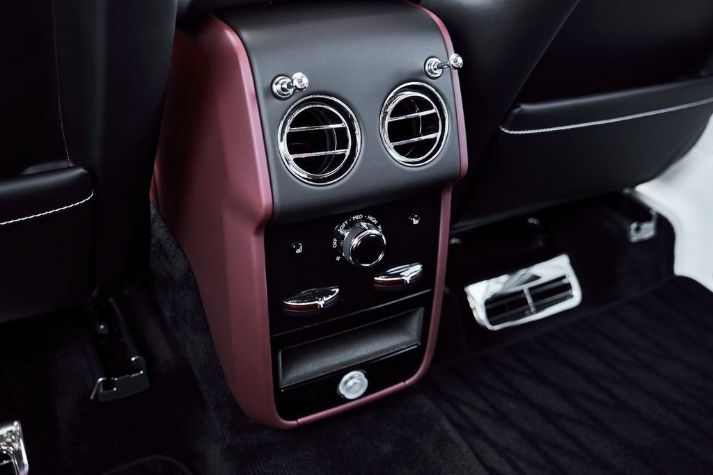 Used 2026 Rolls-Royce Cullinan AWD/4WD image 54