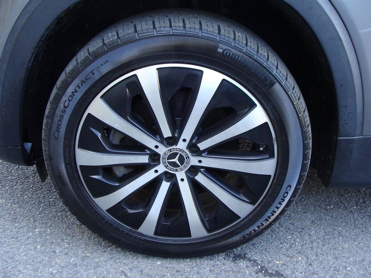 Used 2020 Mercedes-Benz GLB 250 4MATIC w/ Premium Package image 38