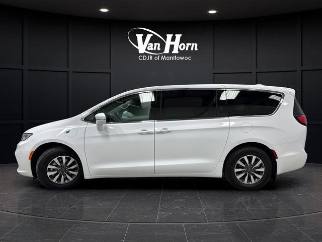 Used 2022 Chrysler Pacifica Touring-L image 6