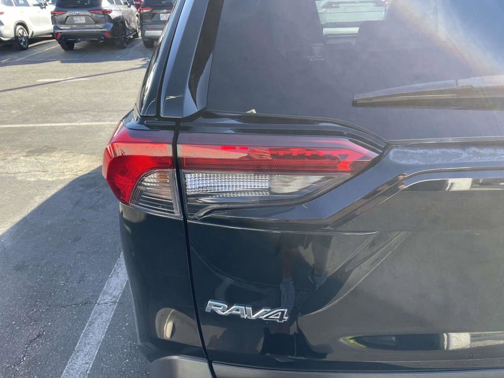 Used 2019 Toyota RAV4 XLE AWD/4WD image 17
