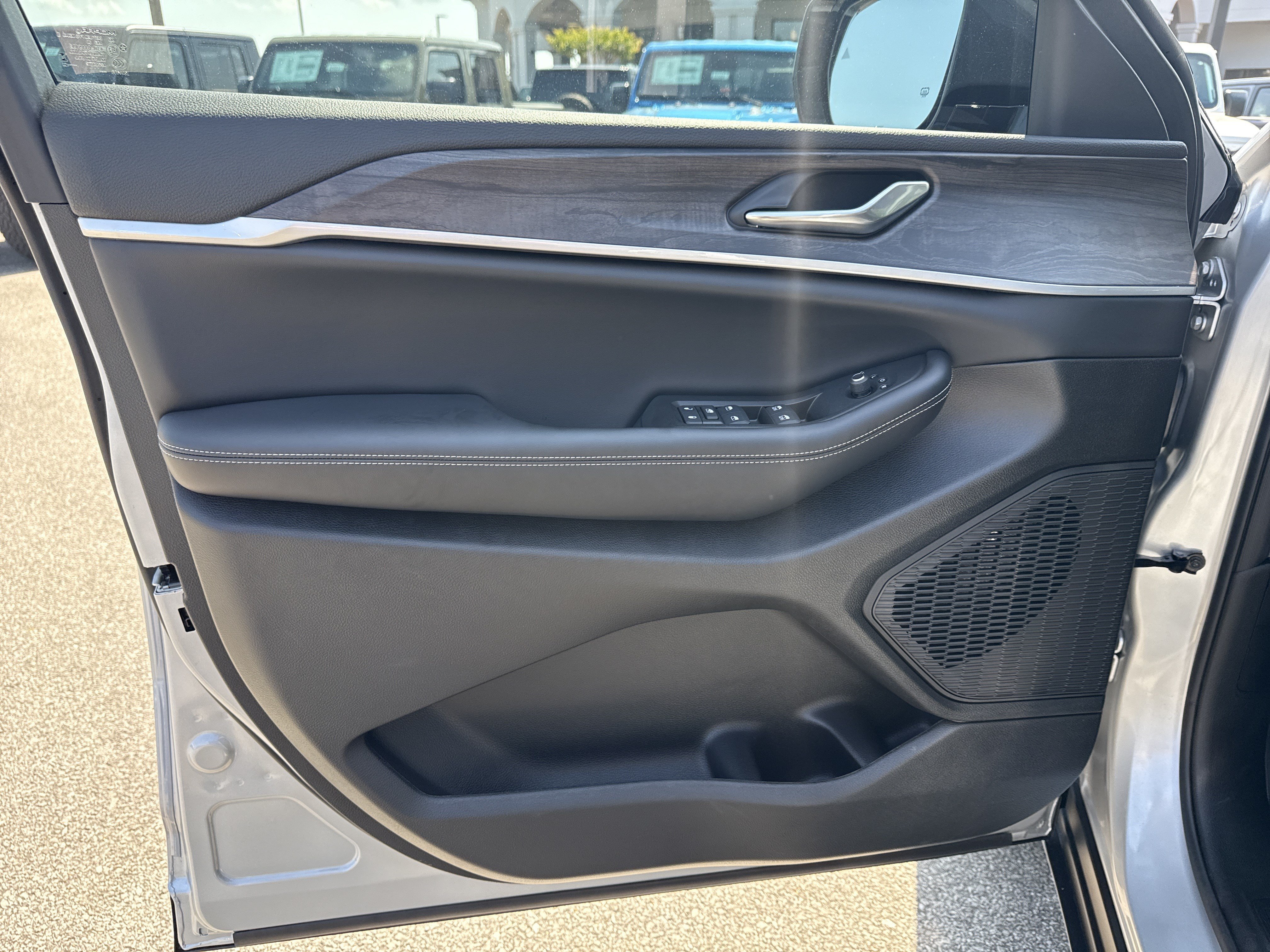 New 2026 Jeep Grand Cherokee Altitude RWD image 11