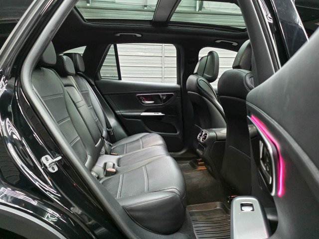 Used 2024 Mercedes-Benz GLC 300 4MATIC image 17