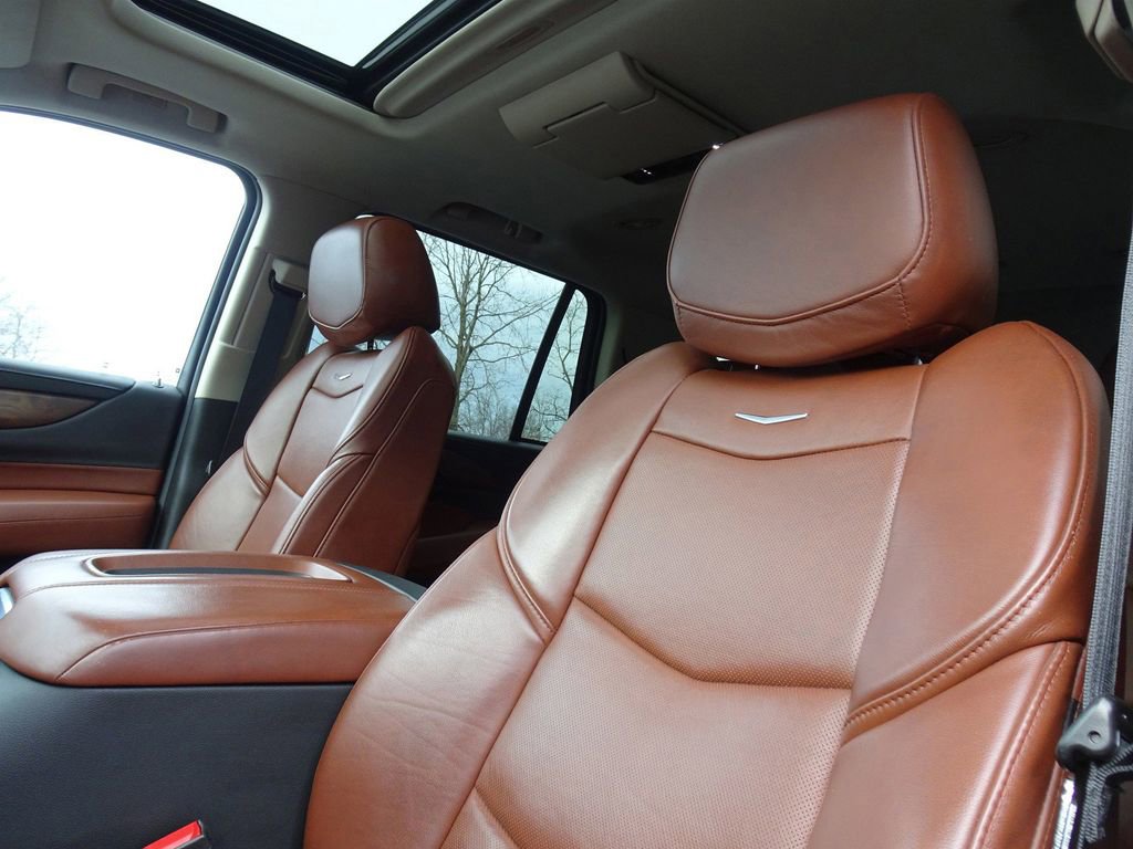 Used 2020 Cadillac Escalade Premium Luxury image 11