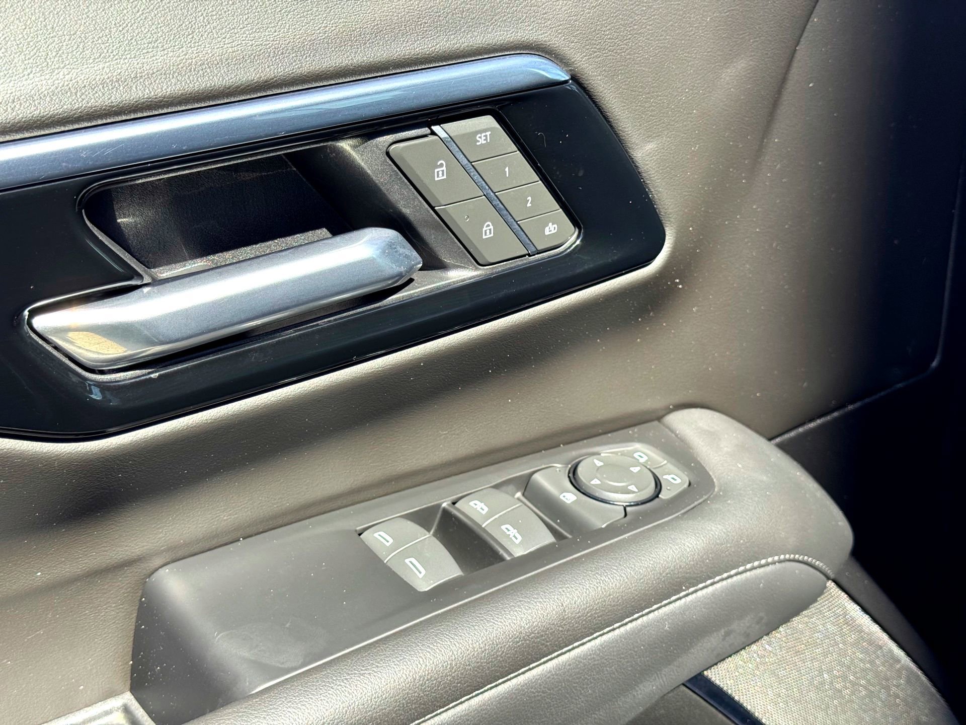 Used 2025 Chevrolet Tahoe Z71 image 16