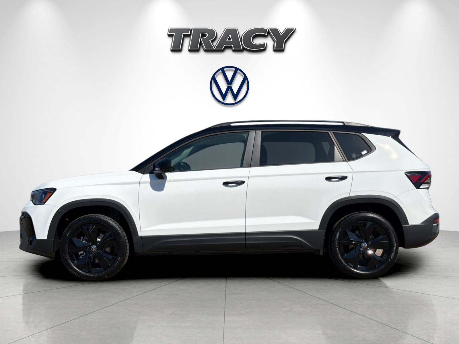 New 2027 Volkswagen Taos SE FWD image 7