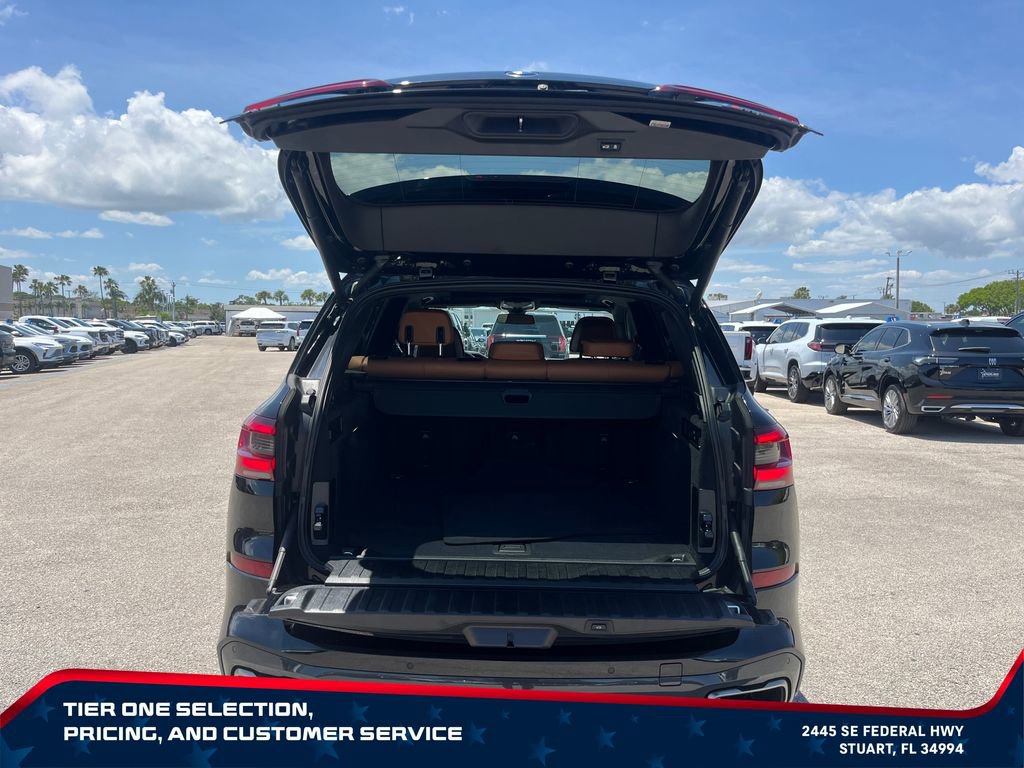 Used 2022 BMW X5 M50i w/ Parking Assistance Package AWD/4WD image 16