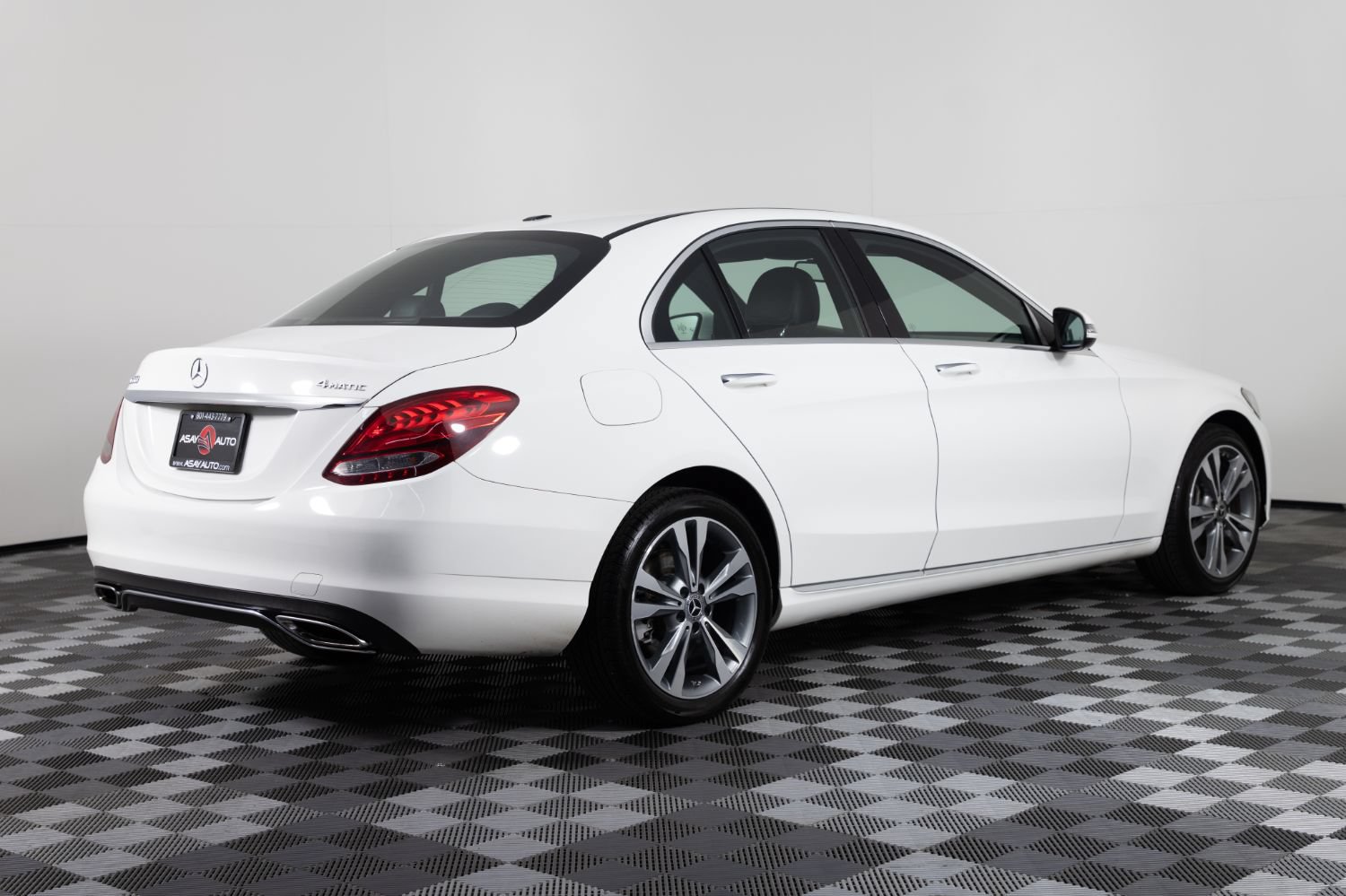 Used 2018 Mercedes-Benz C 300 4MATIC Sedan w/ Premium Package image 8