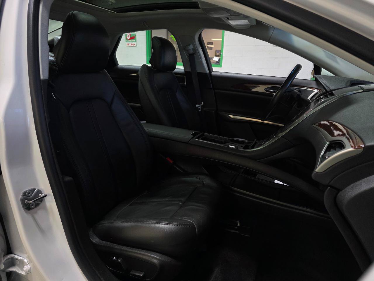 Used 2013 Lincoln MKZ FWD image 26