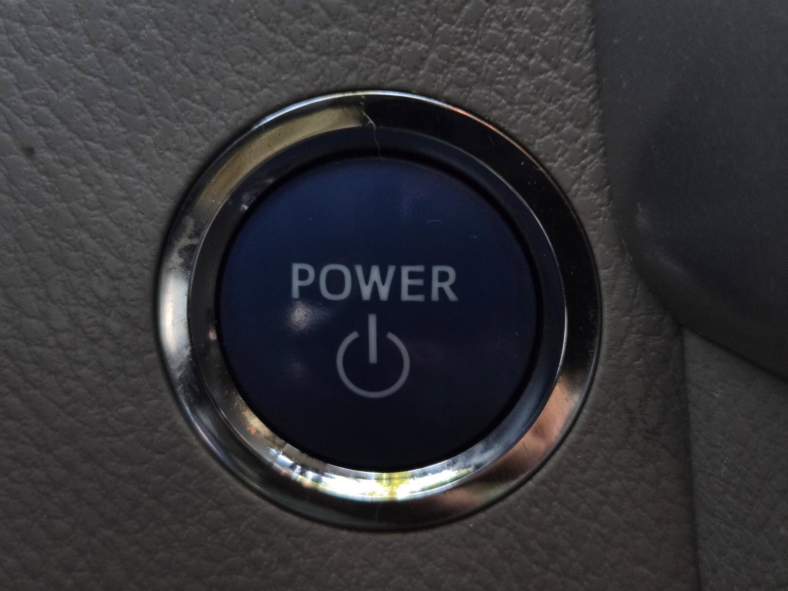 Used 2016 Toyota Highlander Limited w/ Driver Technology Package AWD/4WD image 39