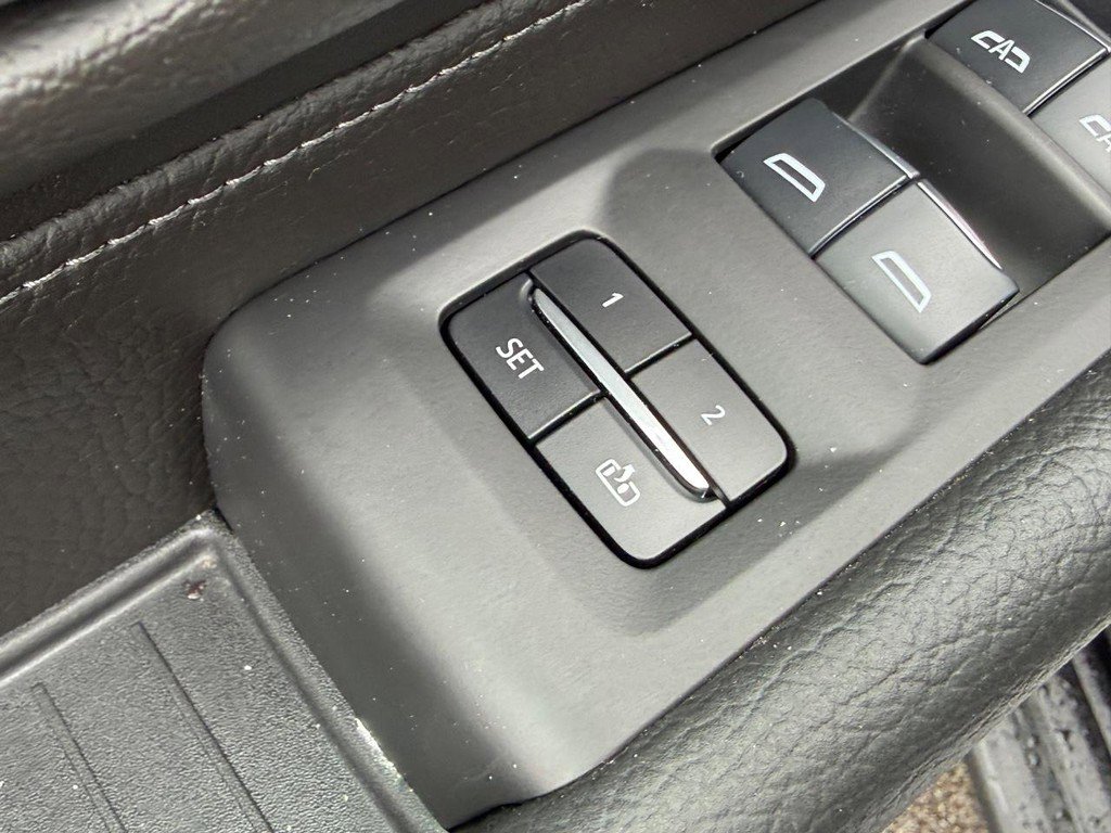 Used 2024 GMC Yukon Denali w/ Advanced Technology Package AWD/4WD image 18