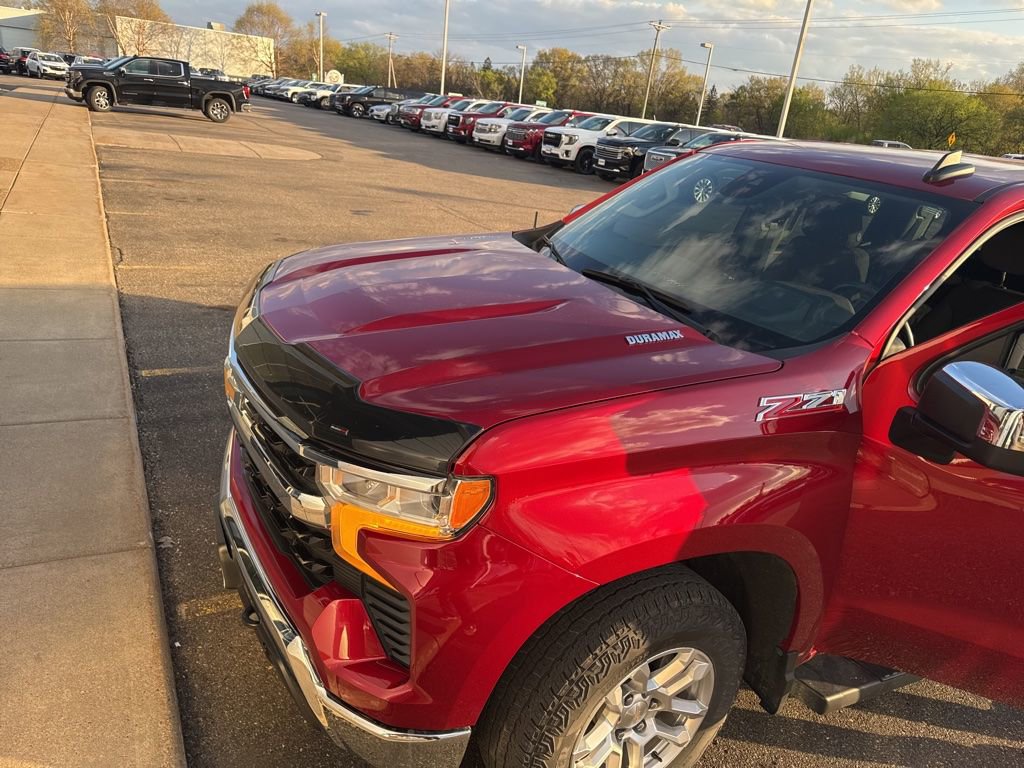 Used 2023 Chevrolet Silverado 1500 LT w/ Z71 Off-Road Package AWD/4WD image 11