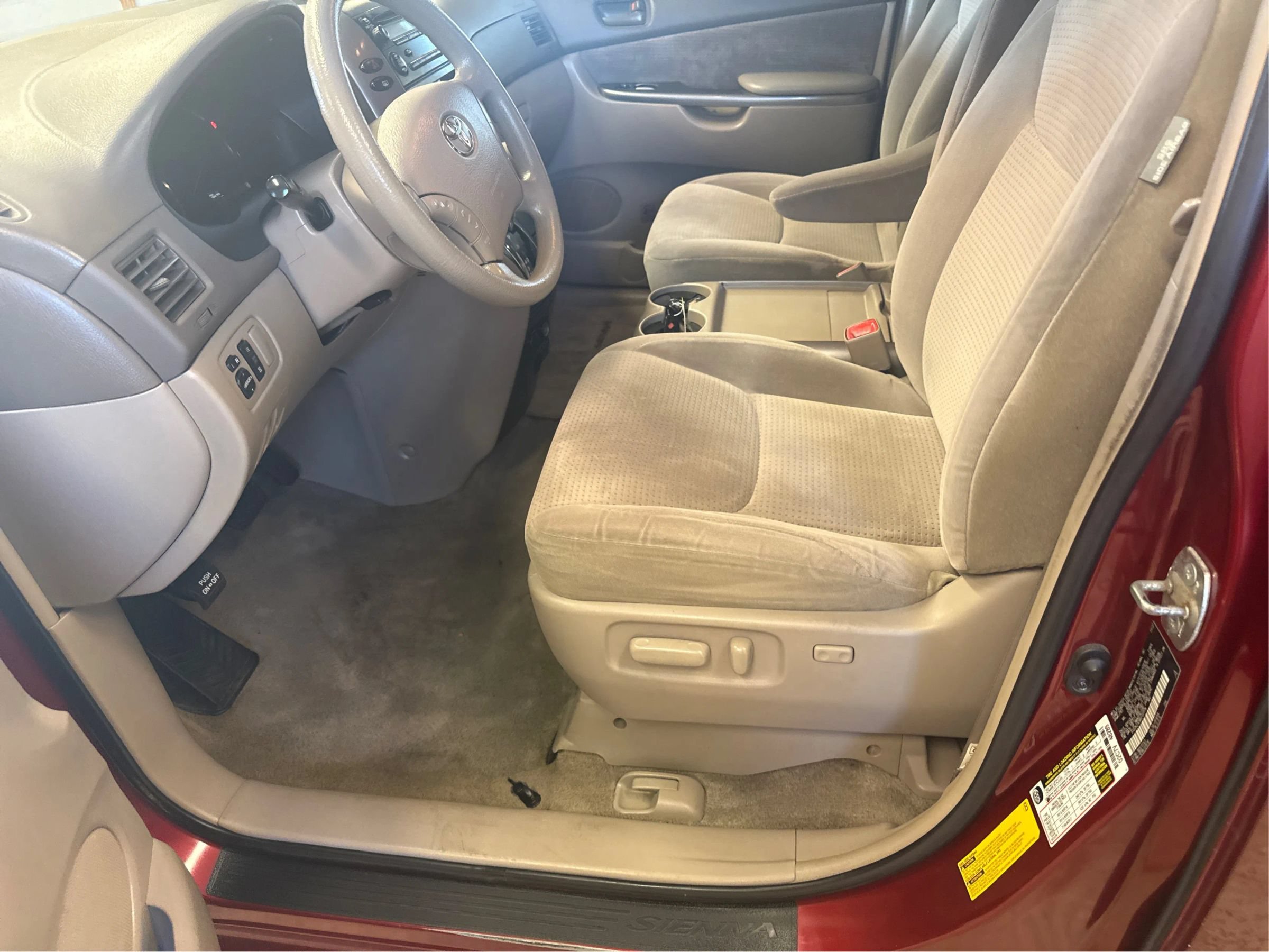 Used 2008 Toyota Sienna LE FWD image 10