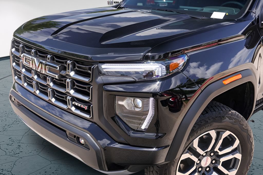 Used 2024 GMC Canyon AT4 w/ AT4 Premium Package AWD/4WD image 3