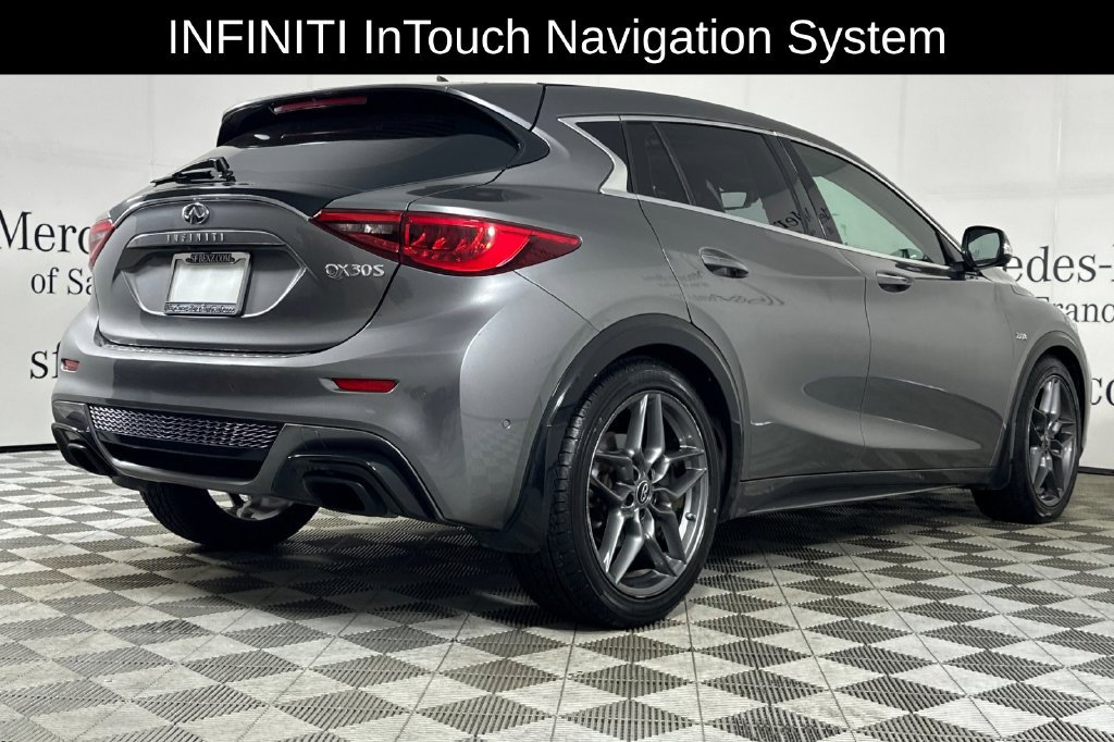 Used 2017 INFINITI QX30 Sport FWD image 4