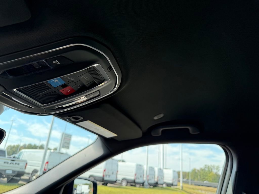 New 2025 Jeep Grand Cherokee Altitude RWD image 21
