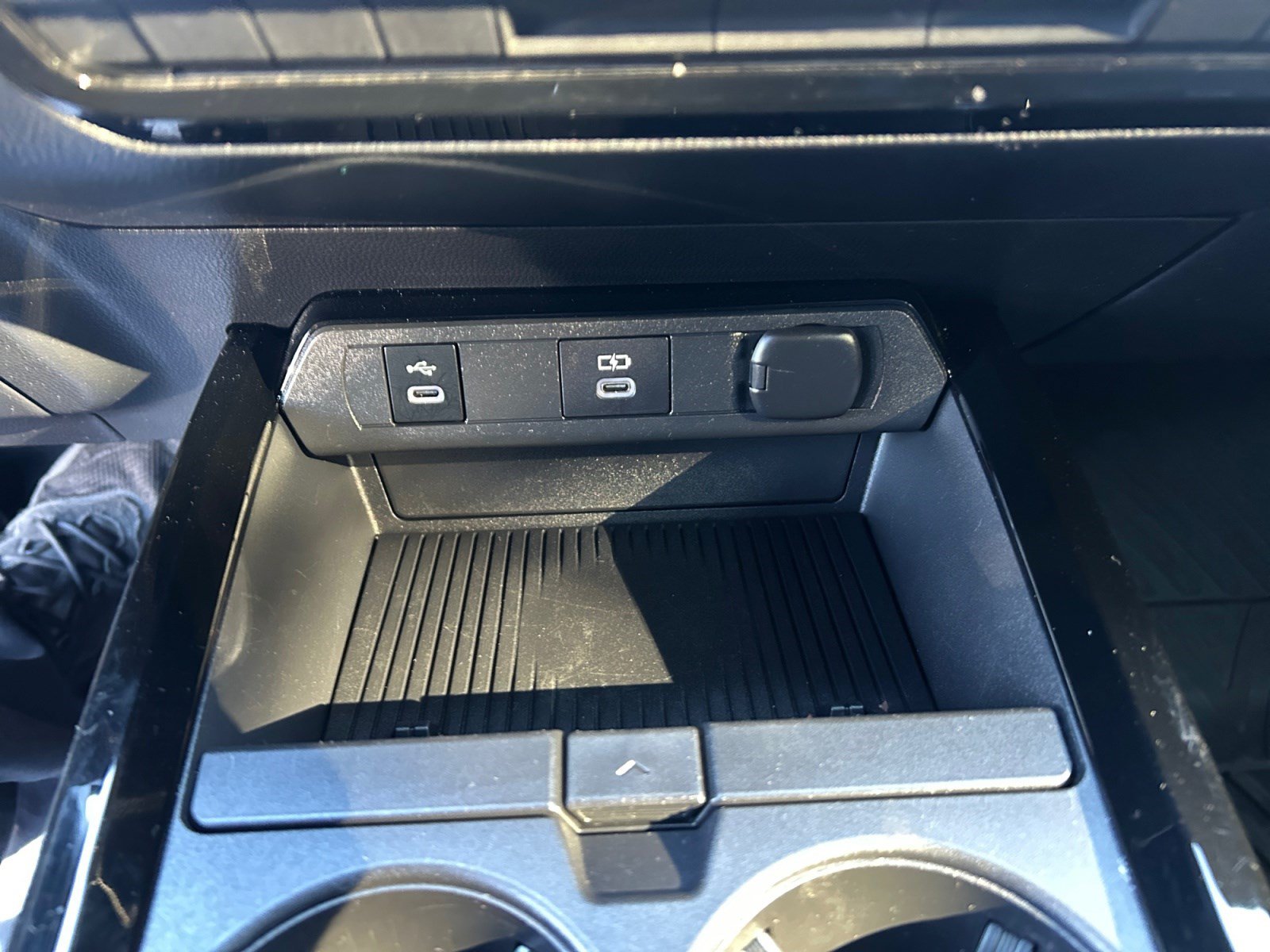 Used 2025 Toyota Prius LE AWD/4WD image 29