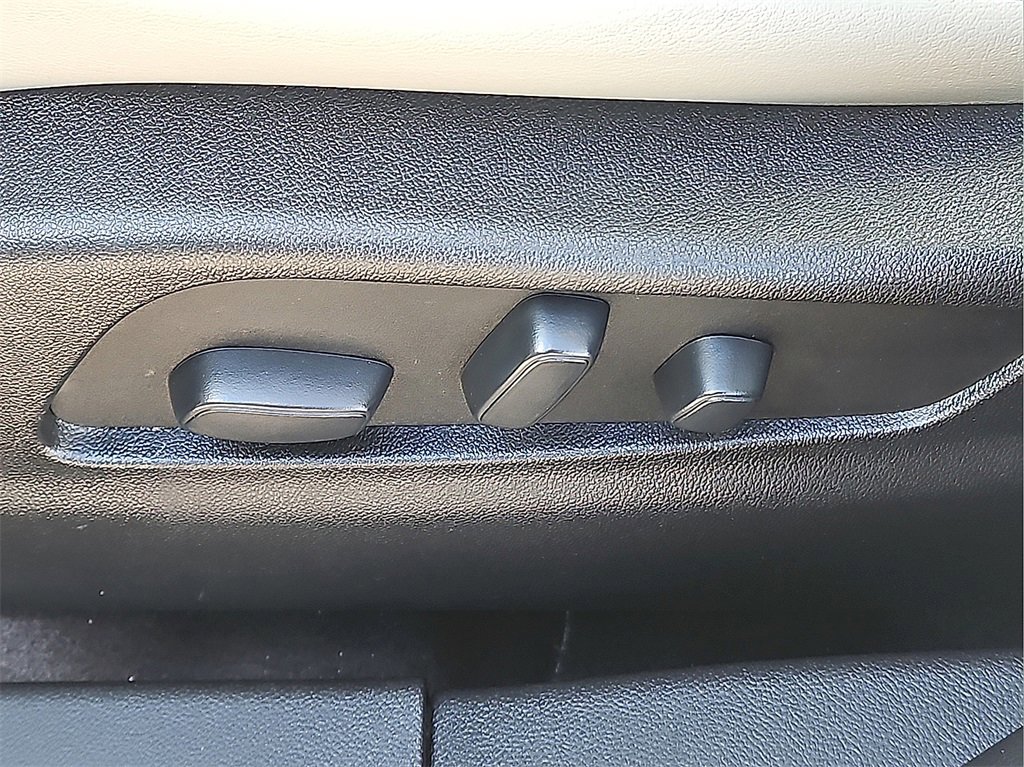 Used 2020 Cadillac XT4 Premium Luxury w/ Driver Awareness Package image 21