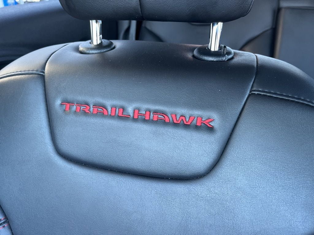 Used 2021 Jeep Cherokee Trailhawk image 22
