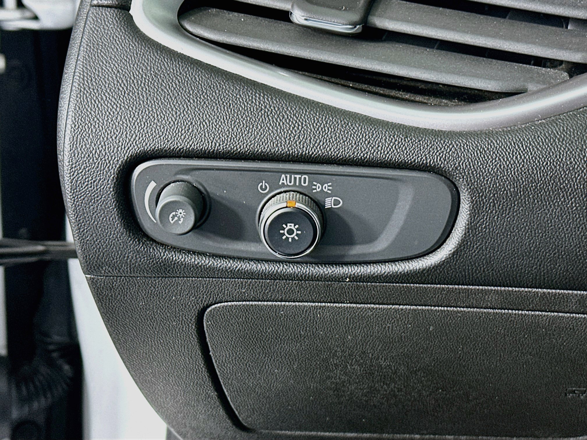 Used 2022 Chevrolet Malibu LT FWD image 17