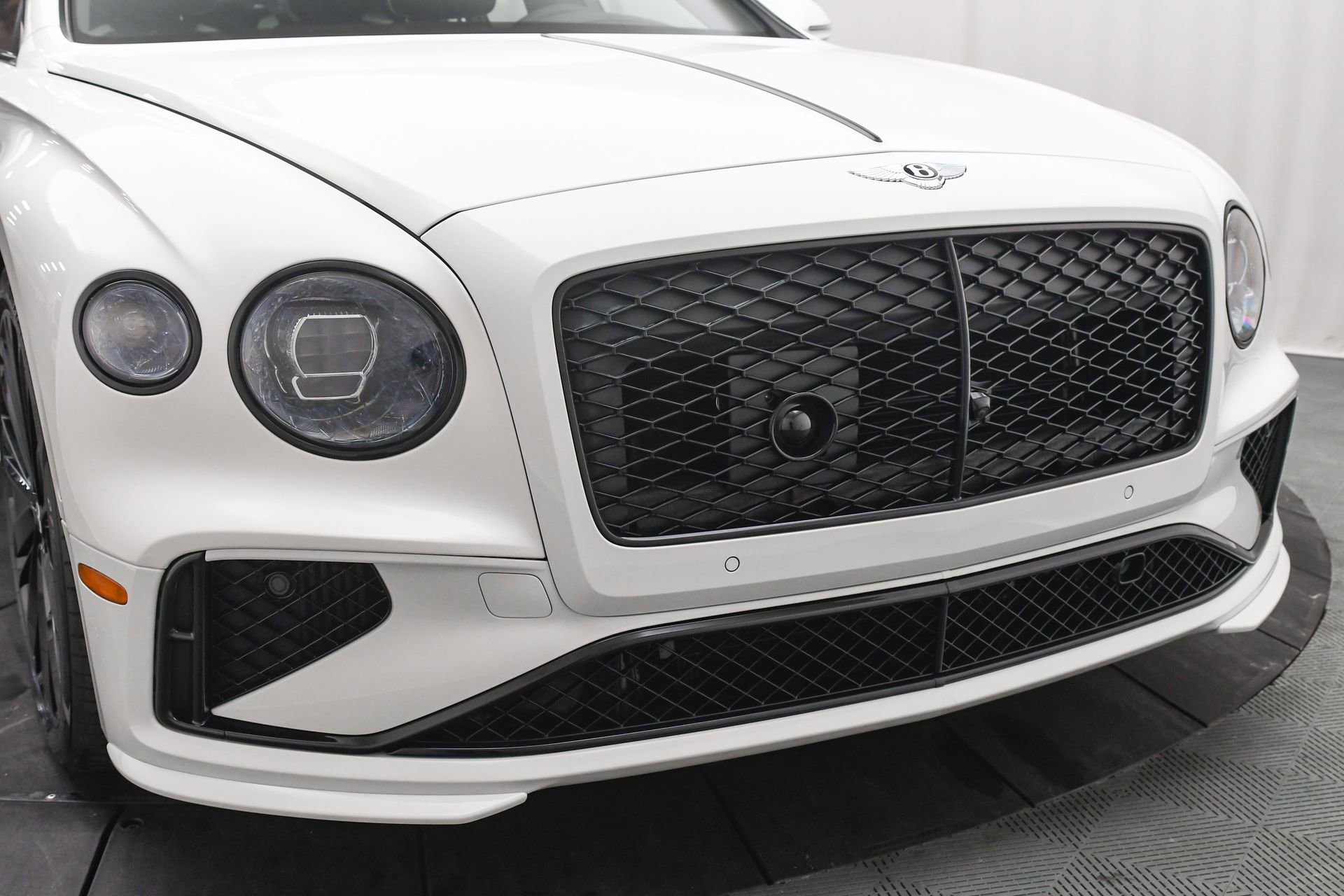 New 2025 Bentley Flying Spur Plug-In Hybrid image 26