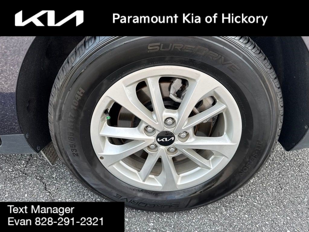 Used 2024 Kia Carnival LX FWD image 9