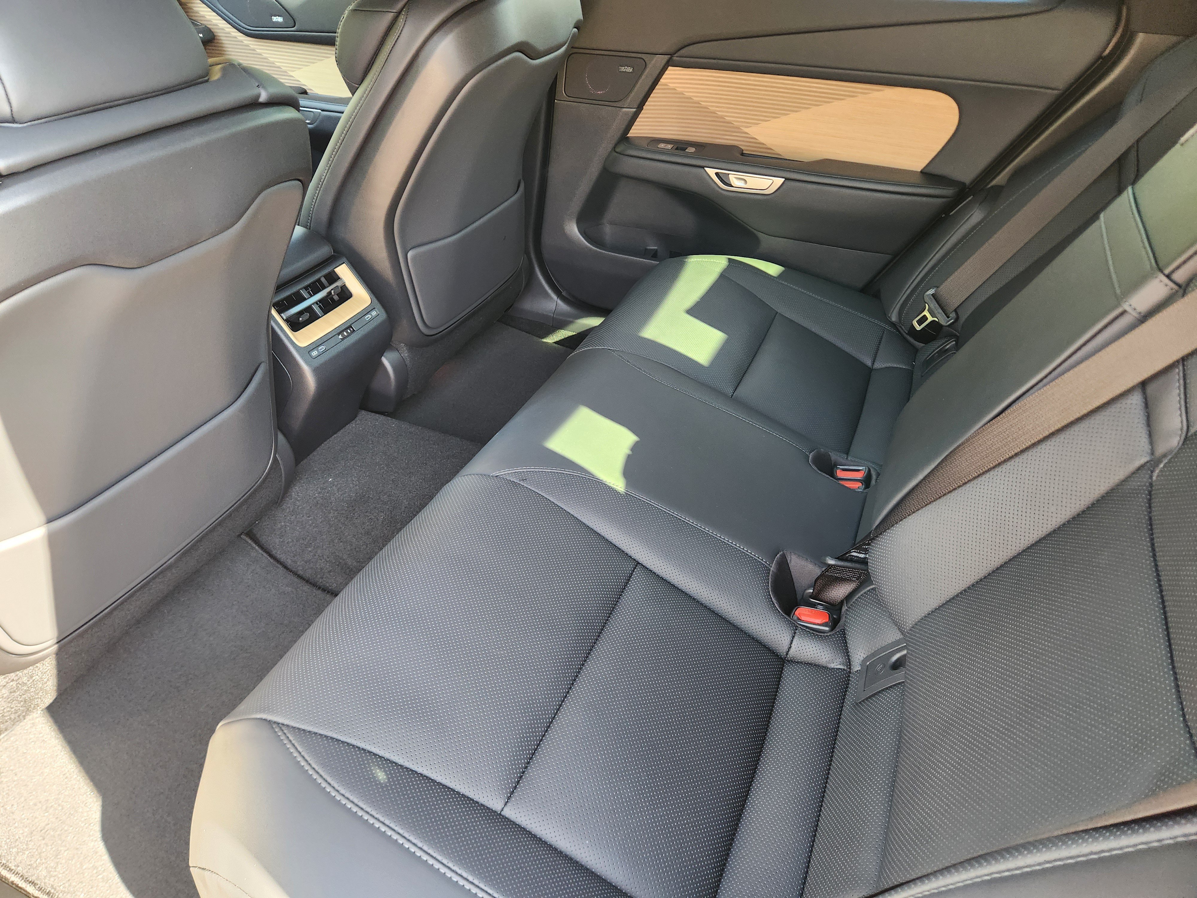 New 2026 Lexus ES 350e FWD image 22