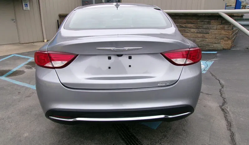 Used 2016 Chrysler 200 Limited w/ Convenience Group FWD image 4