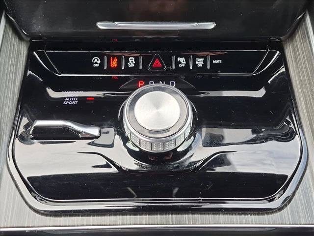 Used 2023 Jeep Wagoneer L Series II AWD/4WD image 12