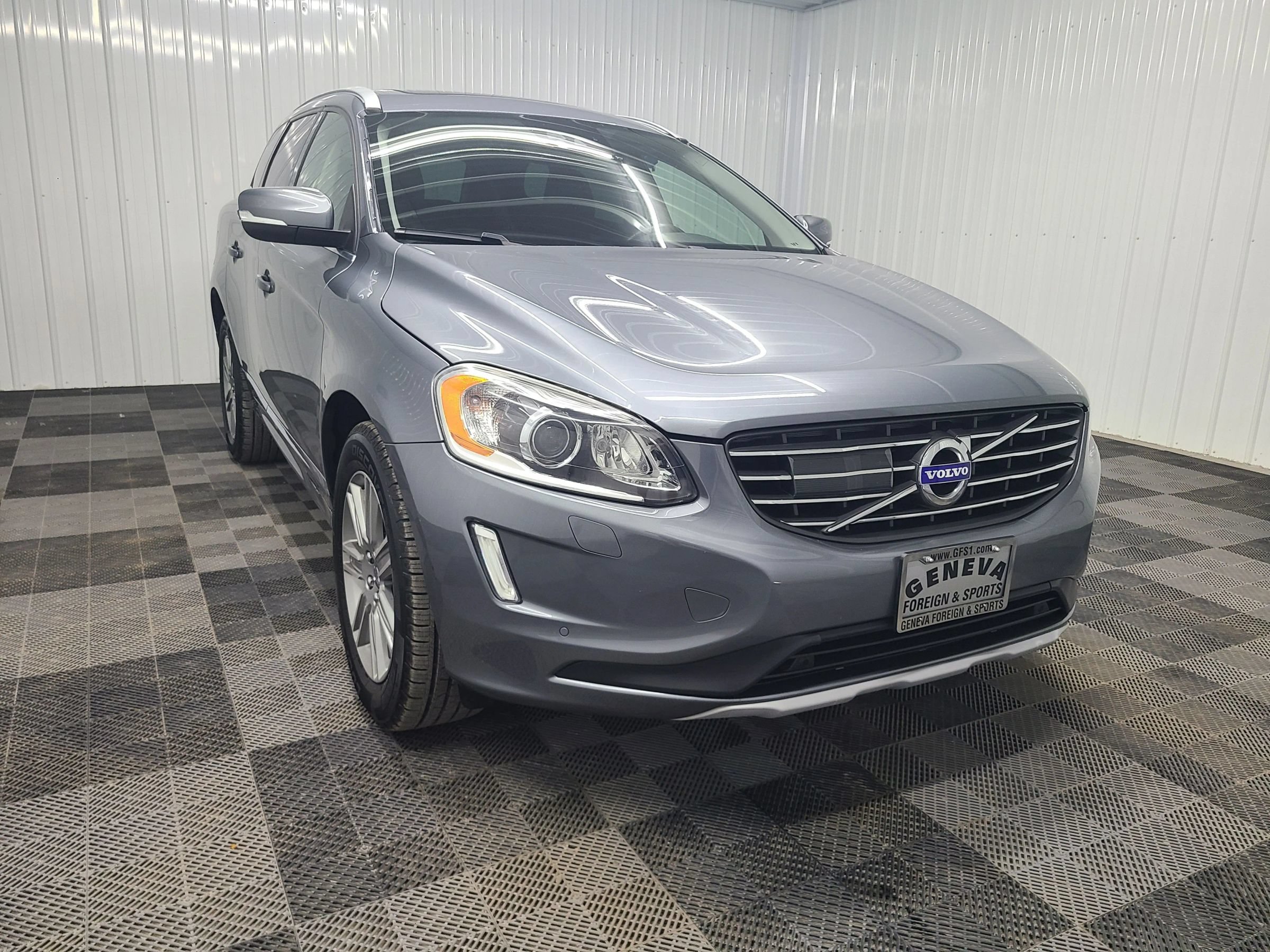 Used 2016 Volvo XC60 T5 Platinum w/ Climate Package AWD/4WD image 14