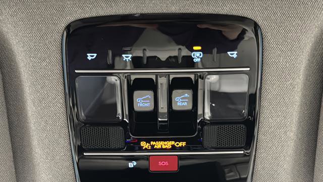 Used 2025 Hyundai Santa Fe Limited image 30