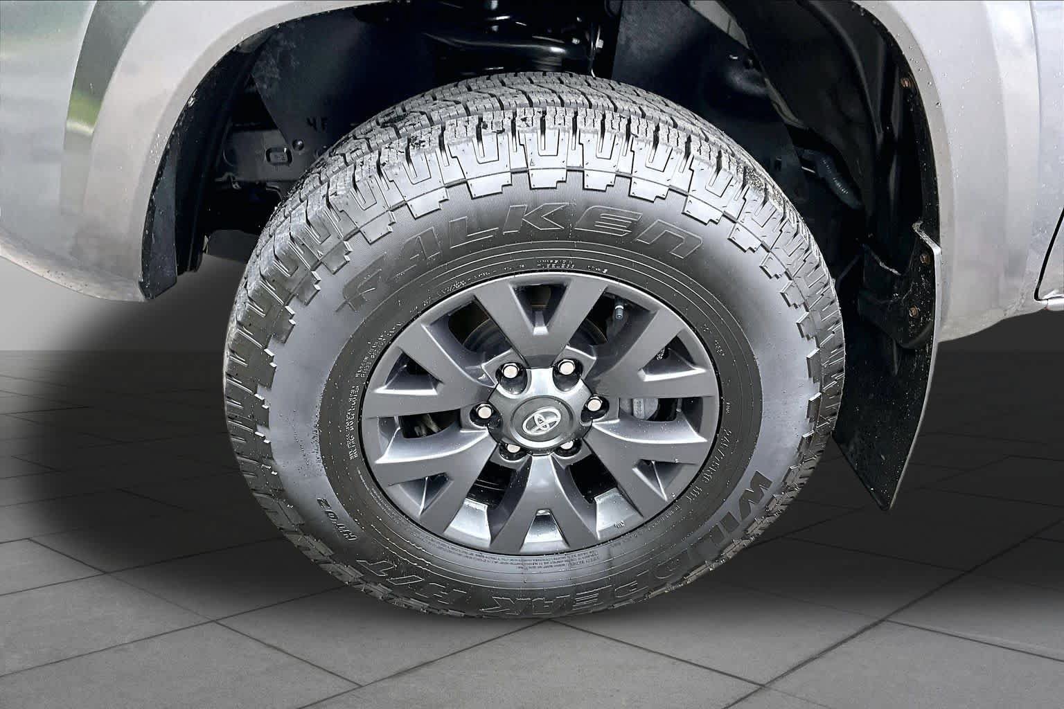 Certified 2022 Toyota Tacoma SR5 w/ SR5 Appearance Package (SM) AWD/4WD image 11