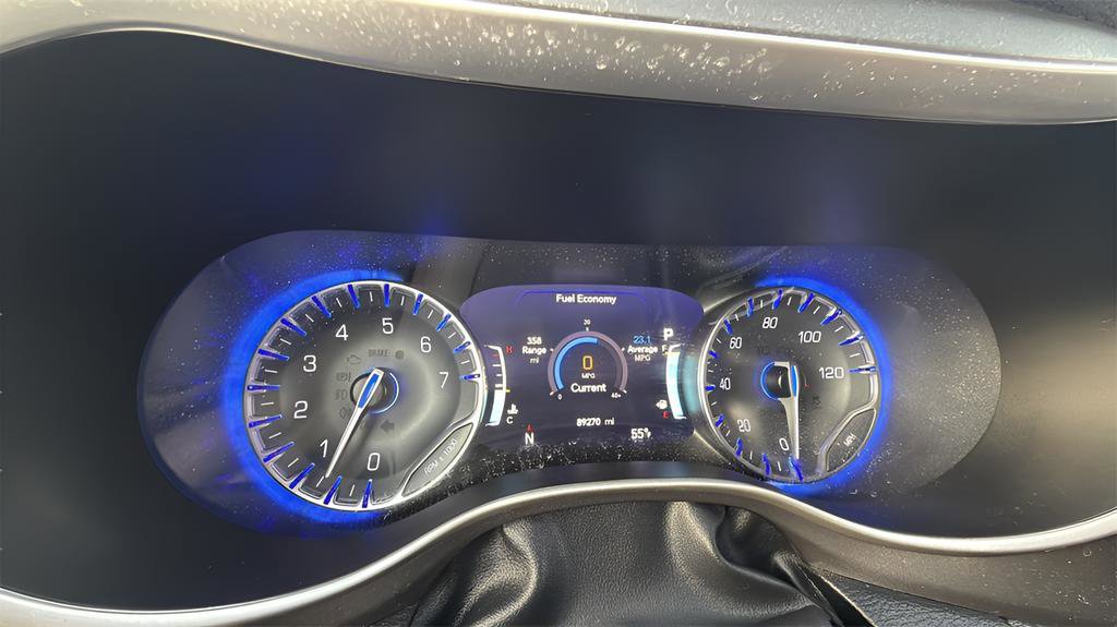 Used 2023 Chrysler Pacifica Touring-L image 19