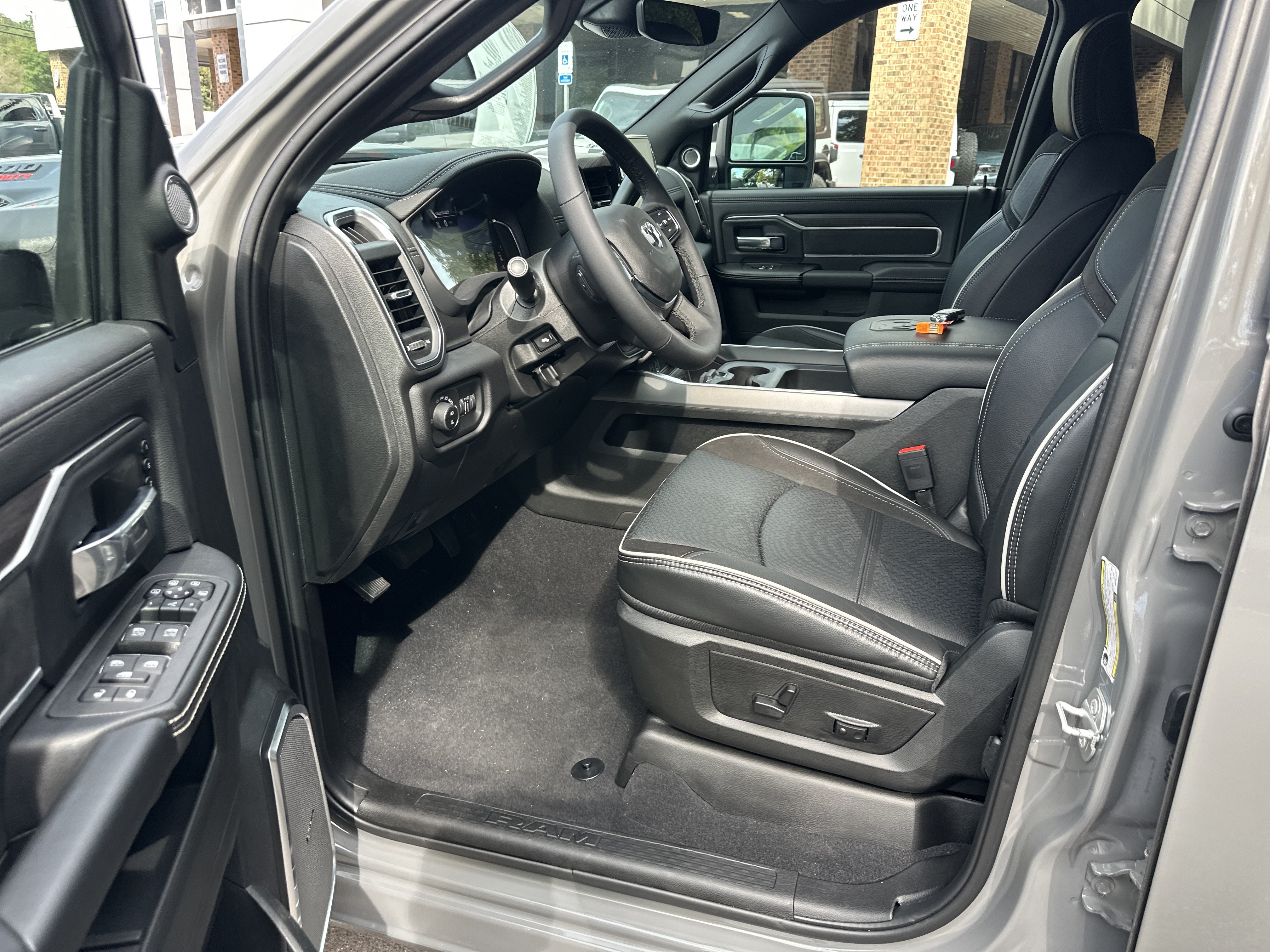 New 2027 RAM 2500 Laramie AWD/4WD image 31