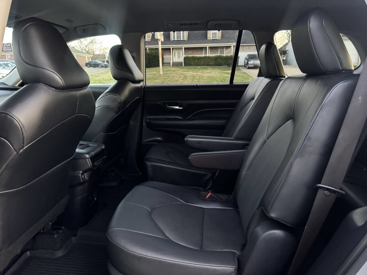 Used 2024 Toyota Grand Highlander AWD image 16