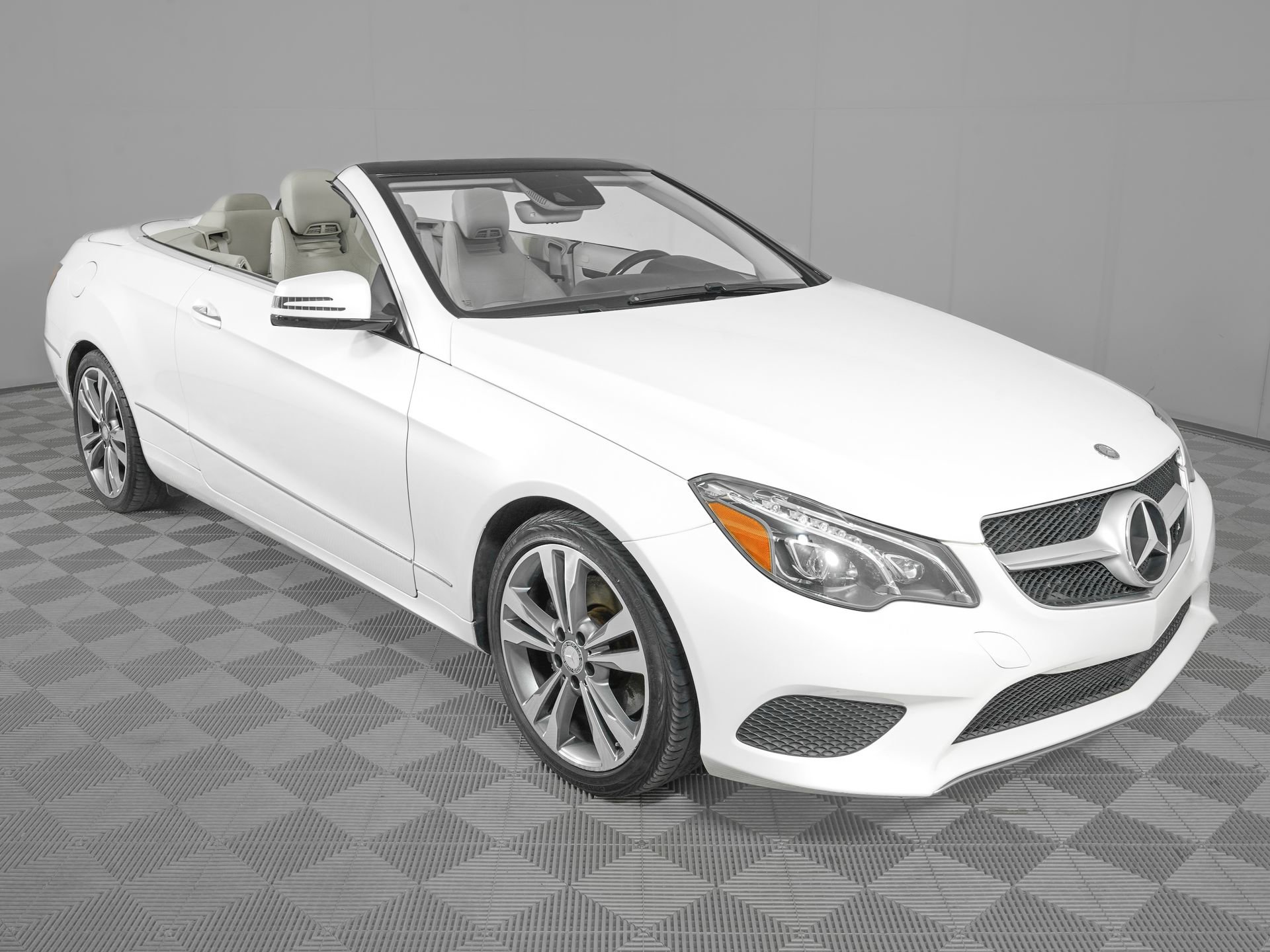 Used 2014 Mercedes-Benz E 350 Cabriolet image 2