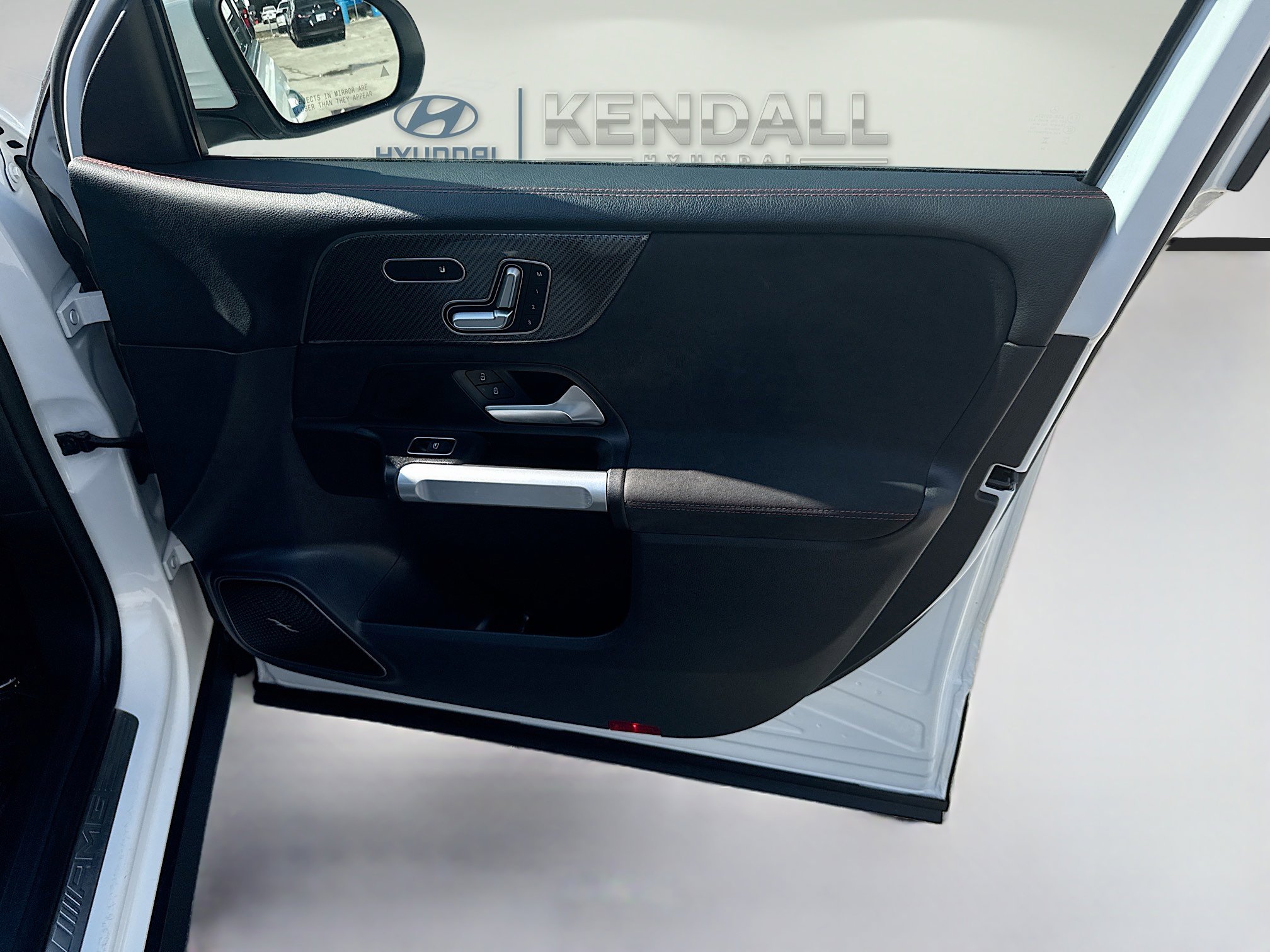 Used 2025 Mercedes-Benz GLB 35 AMG 4MATIC image 31