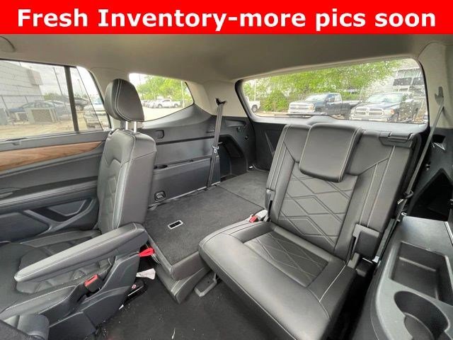 Used 2025 Volkswagen Atlas SE image 6
