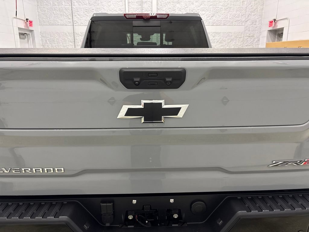 Used 2025 Chevrolet Silverado 2500 ZR2 w/ Technology Package AWD/4WD image 5