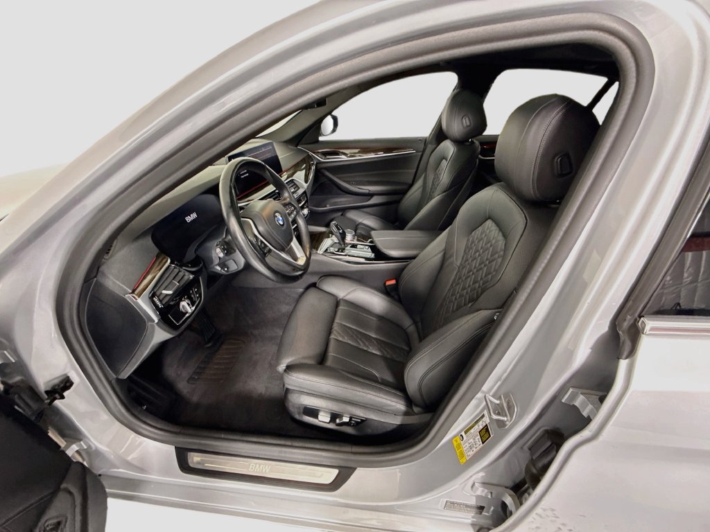 Used 2021 BMW 530i w/ Convenience Package RWD image 19