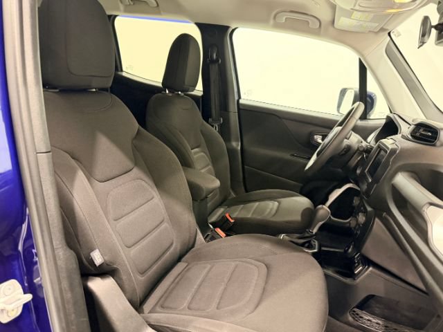 Used 2018 Jeep Renegade Latitude AWD/4WD image 28