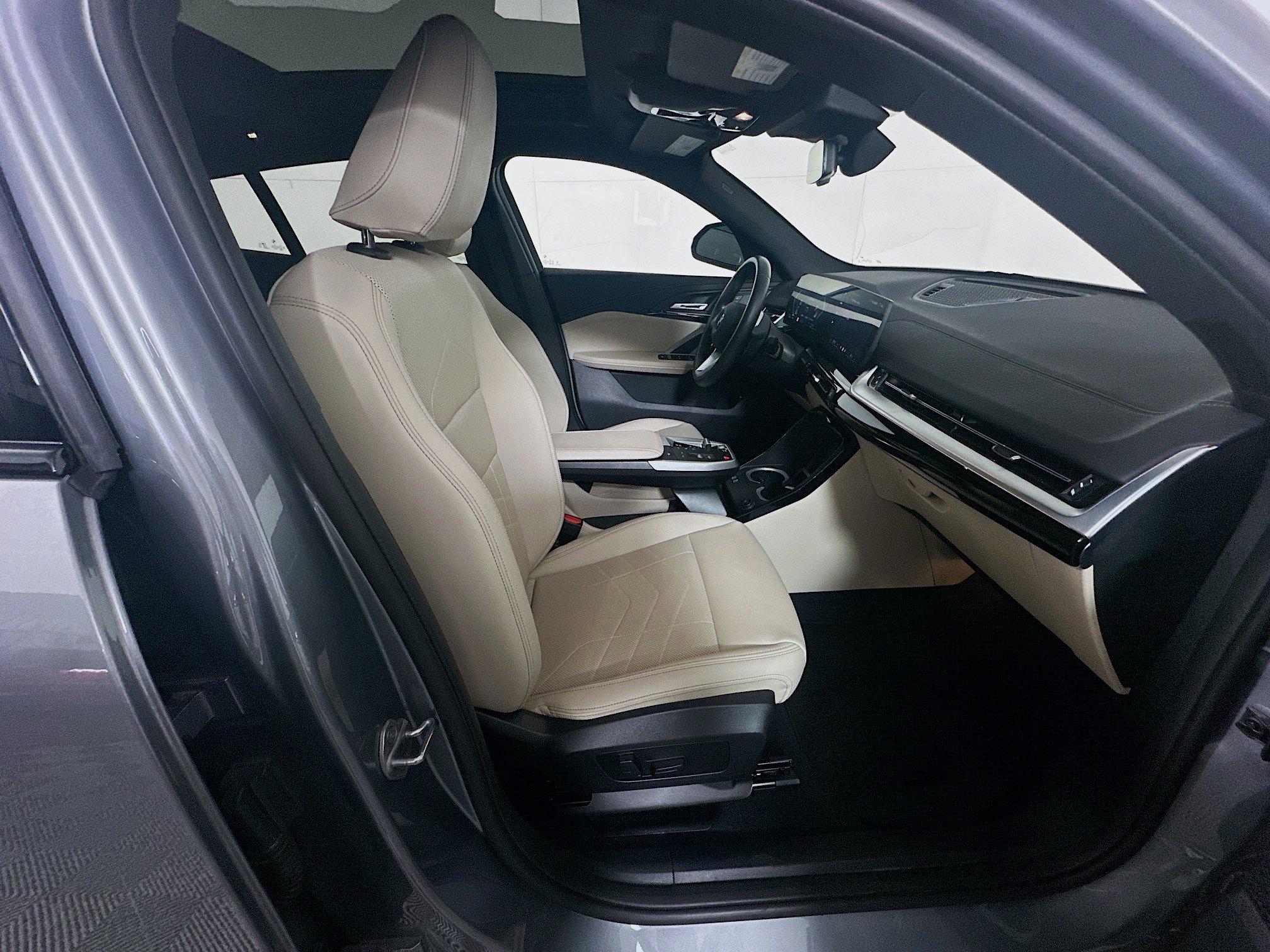 Used 2025 BMW X2 xDrive28i image 34