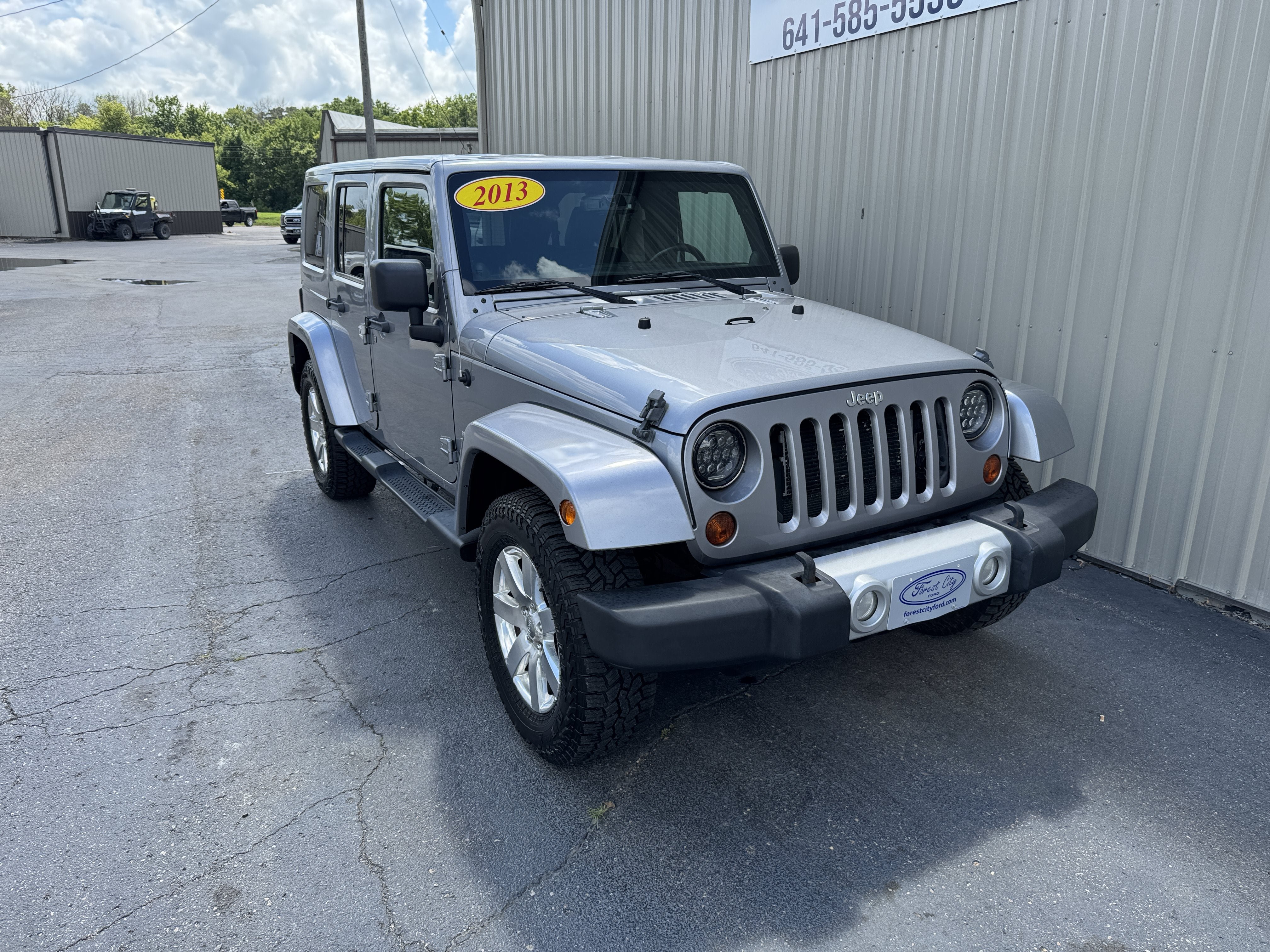 Used 2013 Jeep Wrangler Unlimited Sahara w/ Dual Top Group AWD/4WD image 5