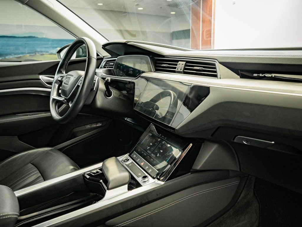 Used 2021 Audi e-tron Premium w/ Convenience Plus Package AWD/4WD image 45