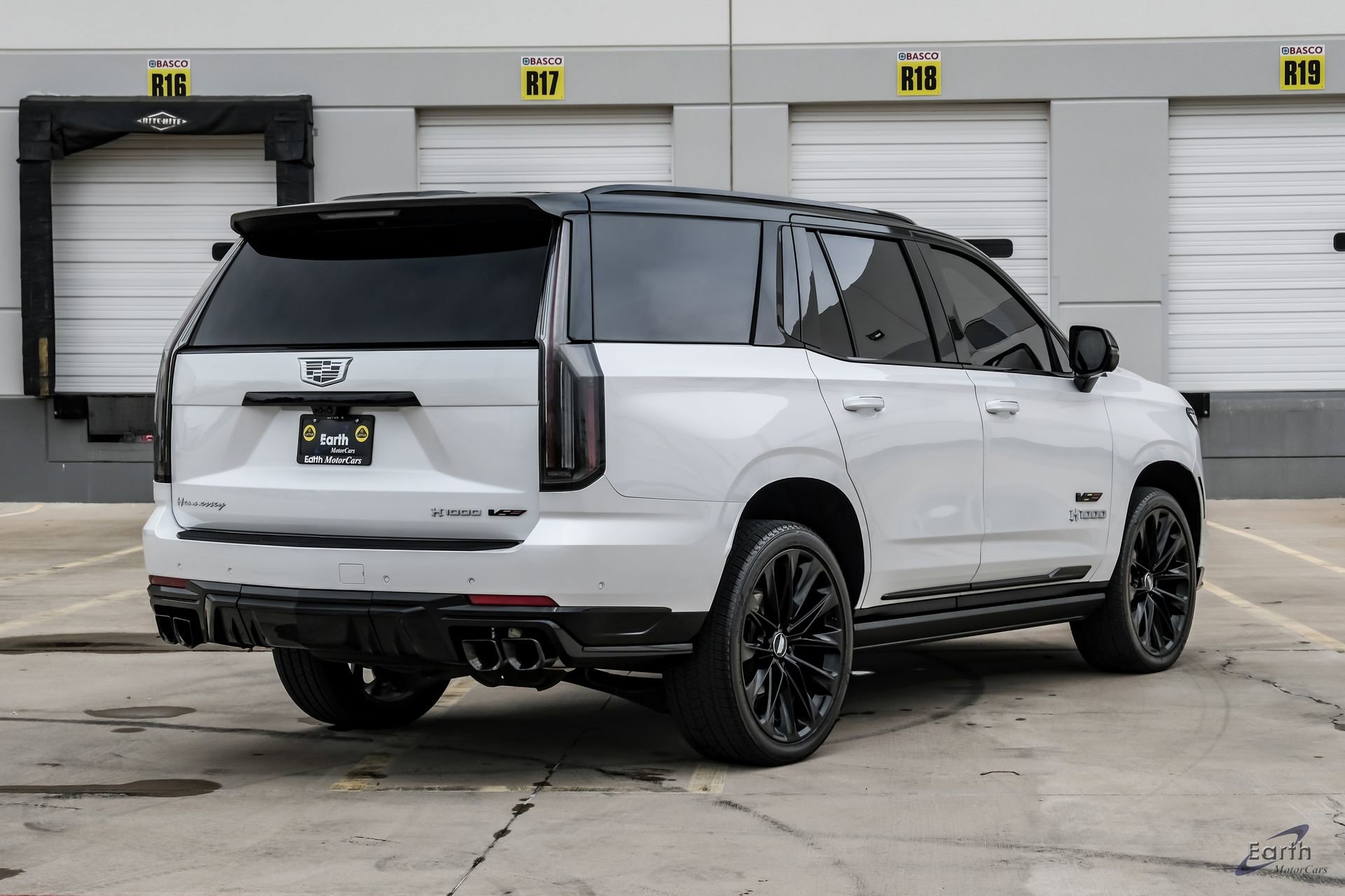 Used 2025 Cadillac Escalade V w/ LPO, ONYX Package AWD/4WD image 18
